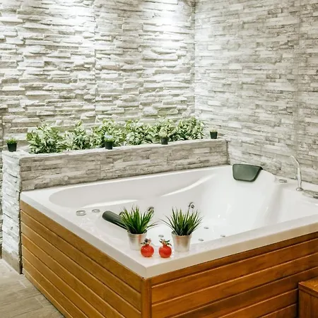 Flat W Jacuzzi 2 Min To Metro Near Marmara Park *